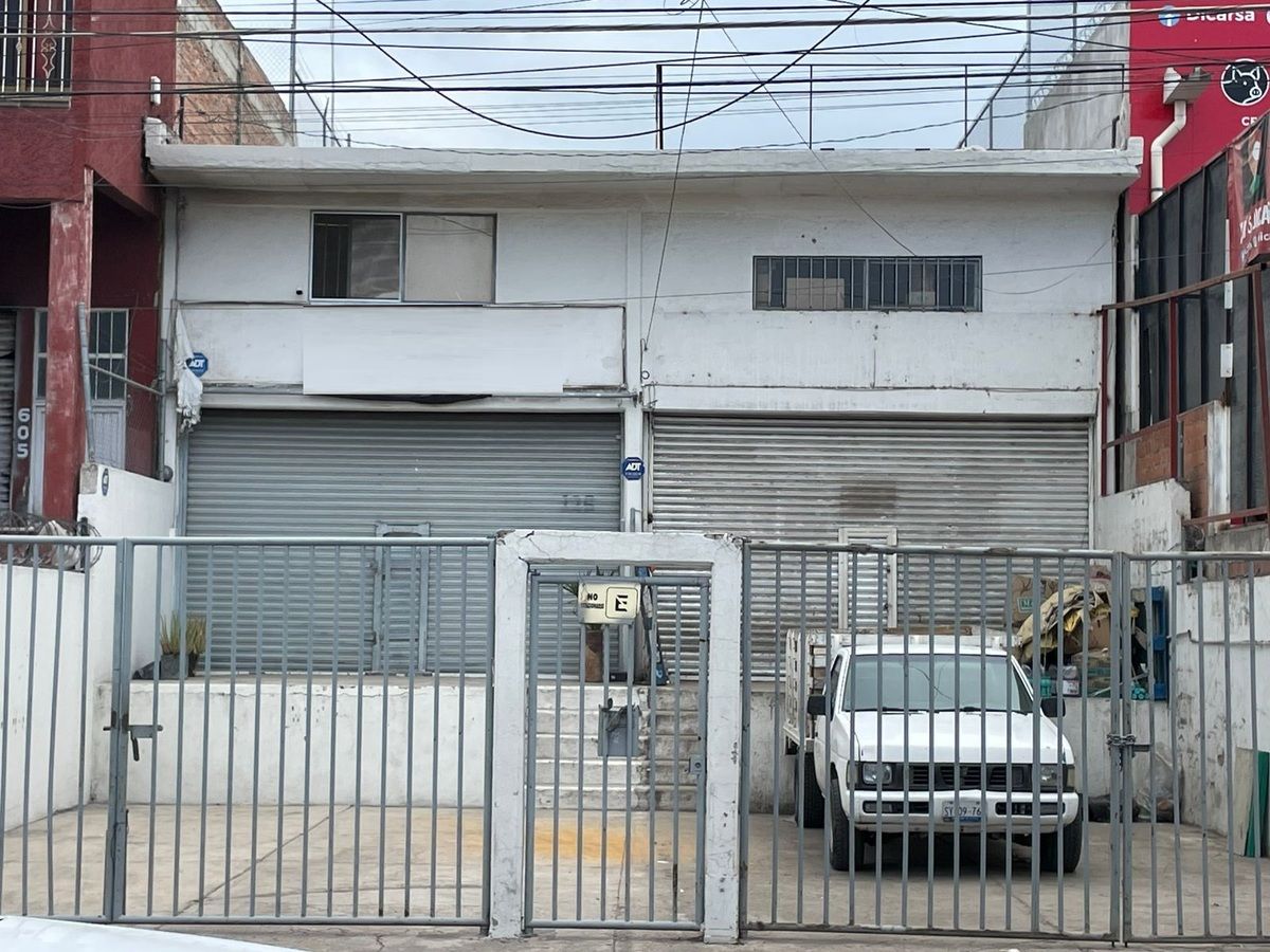 Venta de Bodega en Las plazas - foto 1