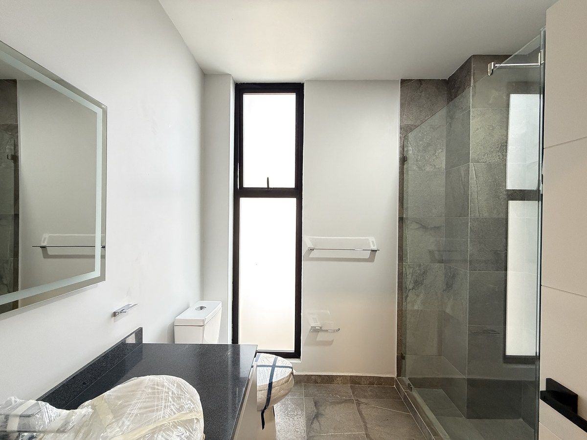 12 de 29: Baño Habitación secundaria #2