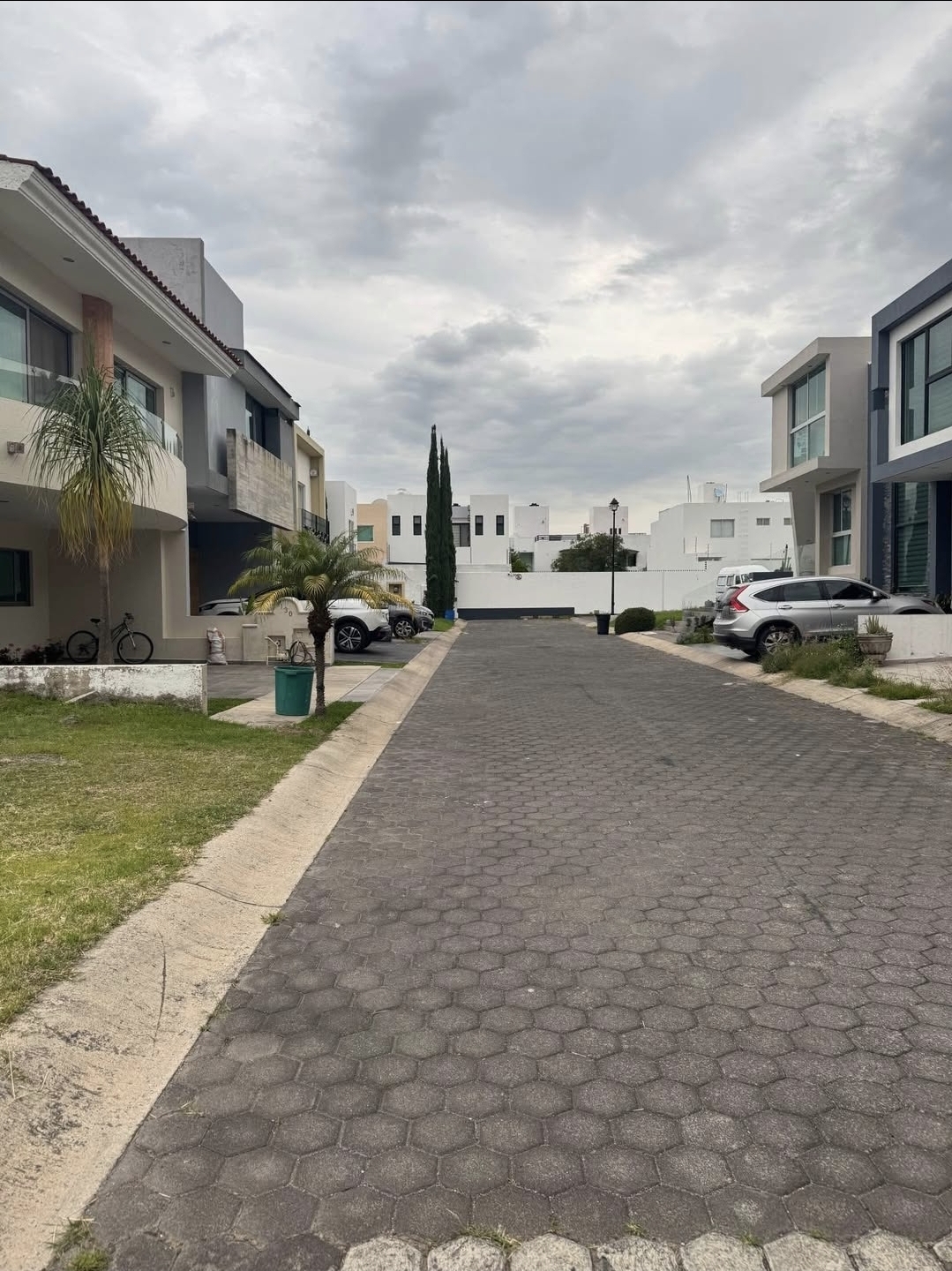 3 de 7: Vista calle del terreno