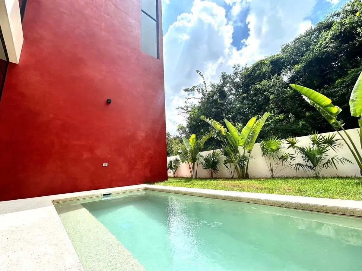 EN VENTA CASA DE 3 PISOS CON ALBERCA EN PASEO COUNTRY | CHABLEKAL | - foto 2