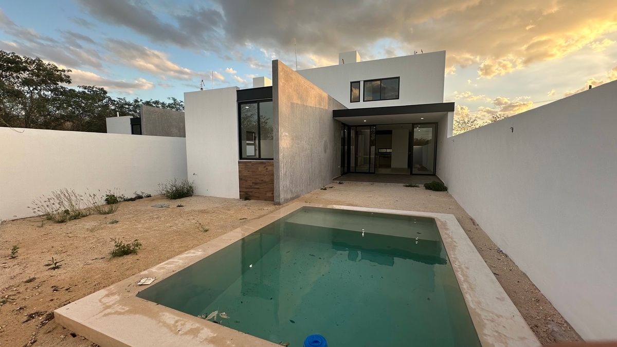 EN VENTA CASA EN DZITYÁ DE 3 RECÁMARAS CON POSIBILIDAD DE CRECIMIENTO PARA 4