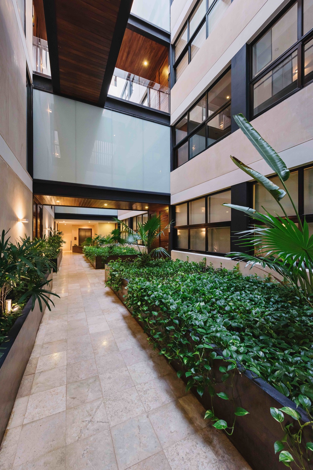 4 de 17: Pasillos Interiores