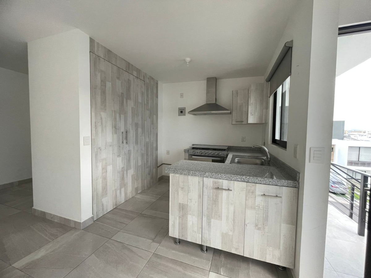 3 of 11: COCINA