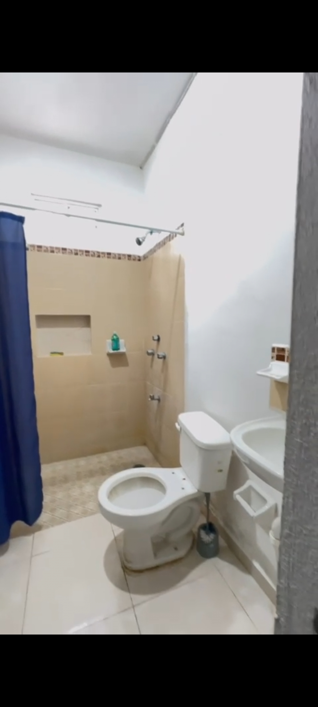 4 of 7: Baño