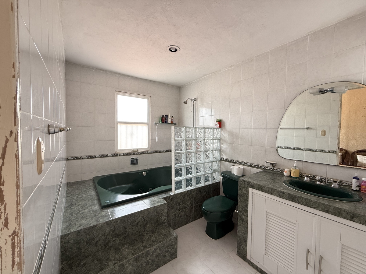 16 of 22: Baño de hab principal