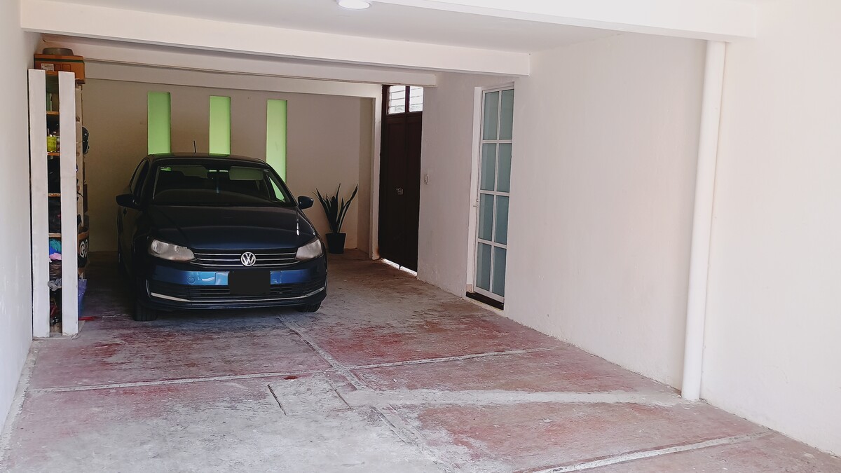 2 of 19: Estacionamiento 2 autos
