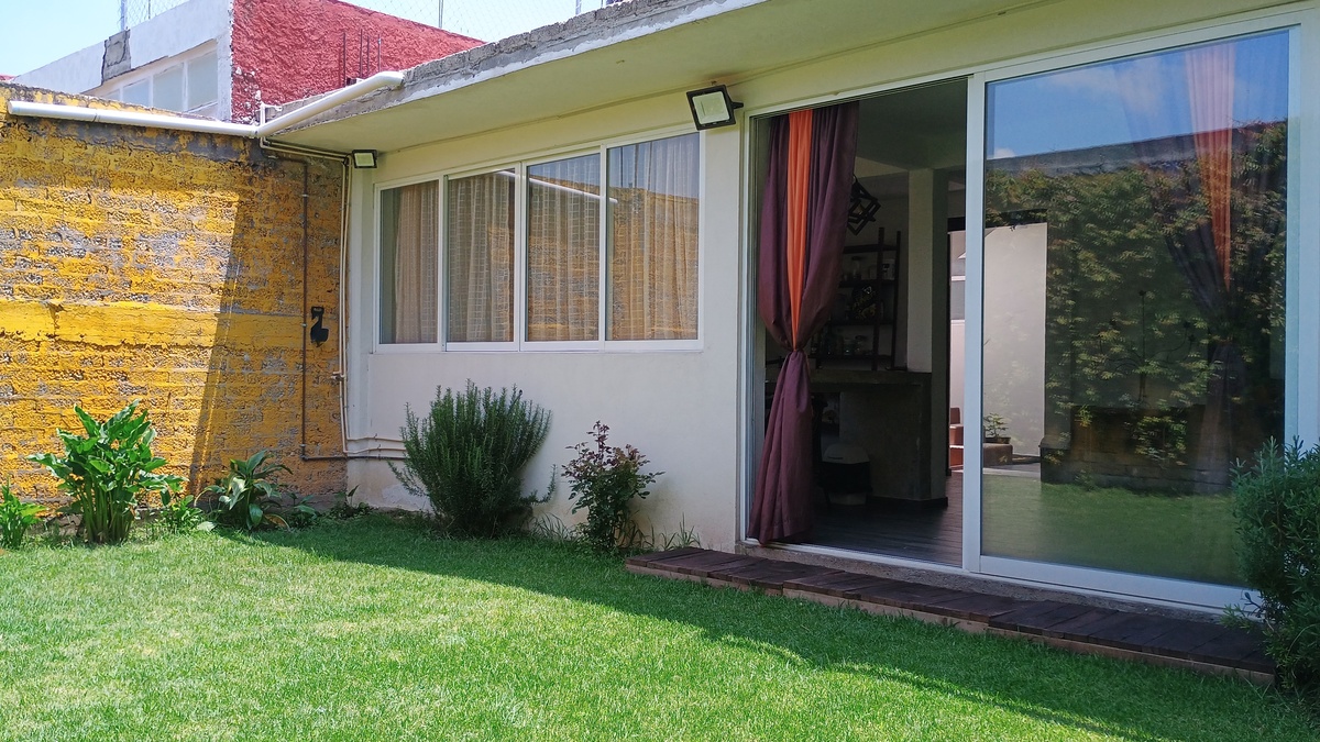 9 of 17: Jardín toma normal