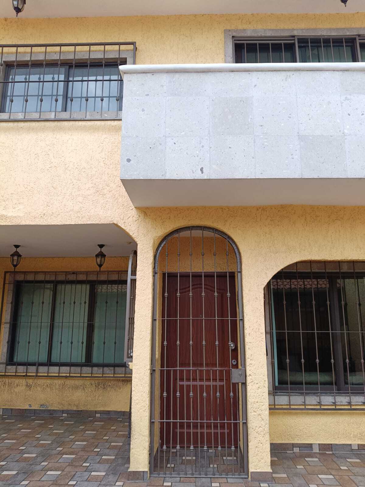 2 of 34: Entrada principal