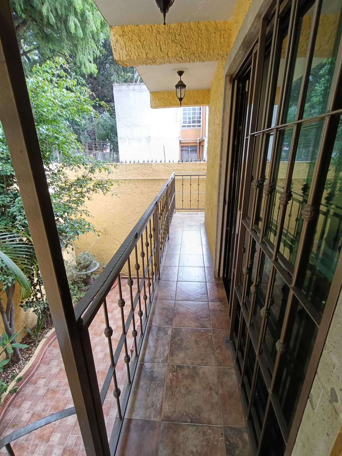 21 of 34: Balcón/recámara 2