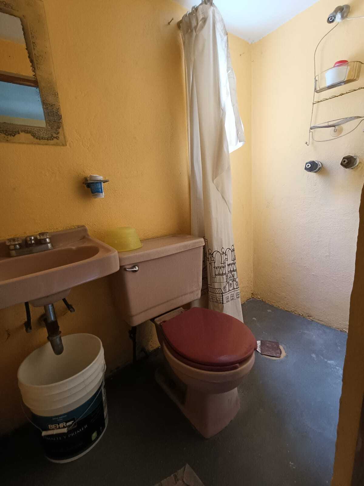 30 of 34: baño completo cuarto de lavado