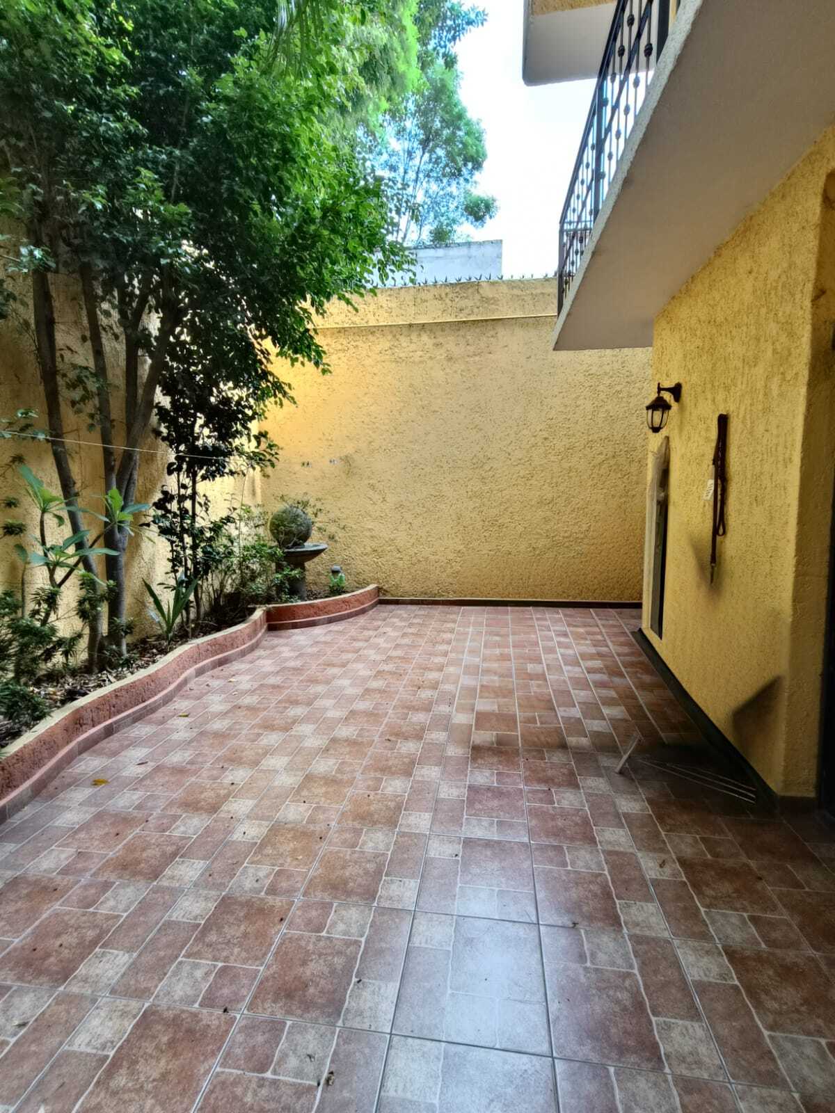 32 of 34: Patio trasero