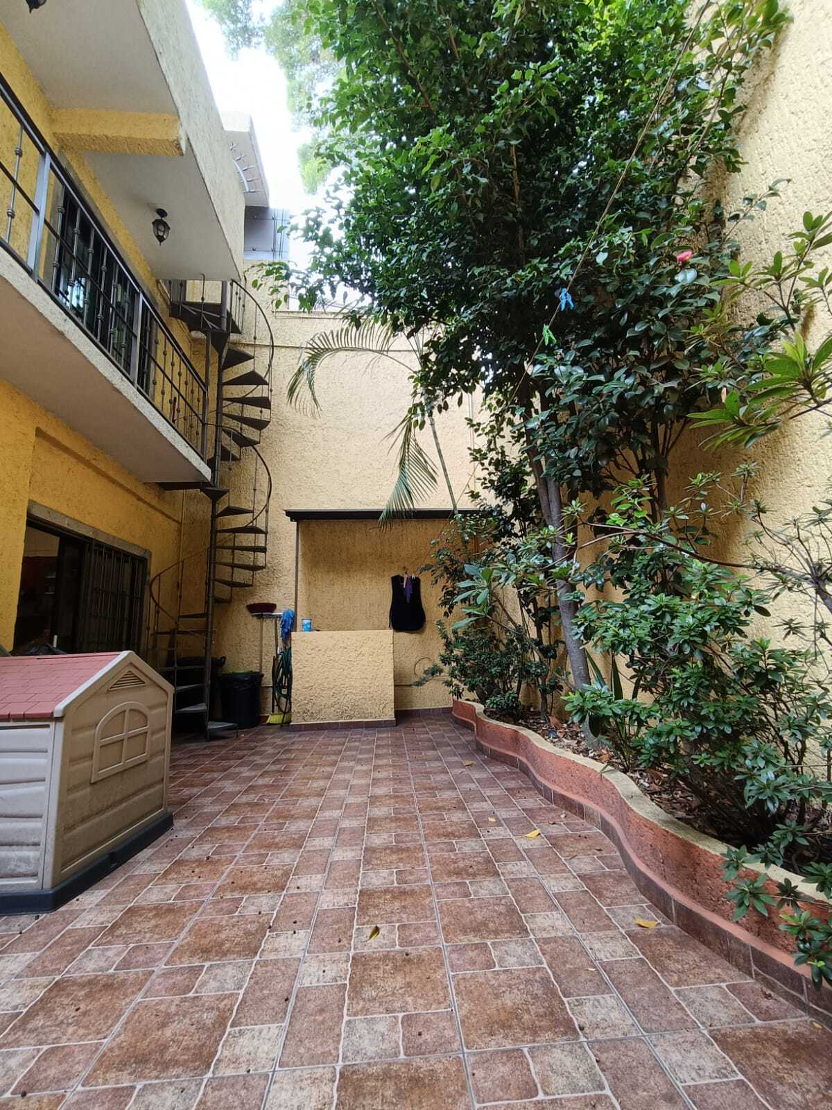 33 of 34: Patio trasero