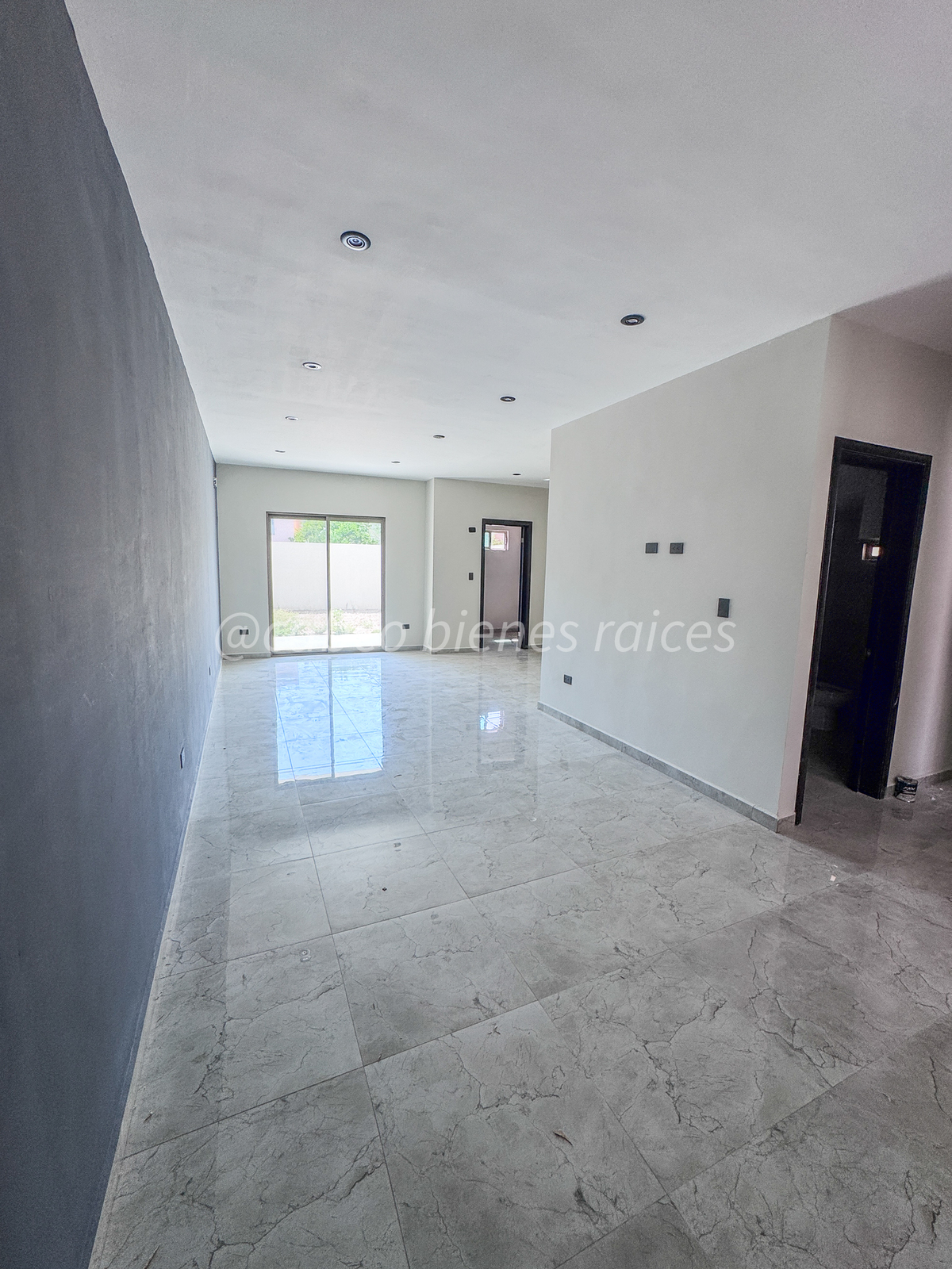 4 of 22: sala-comedor