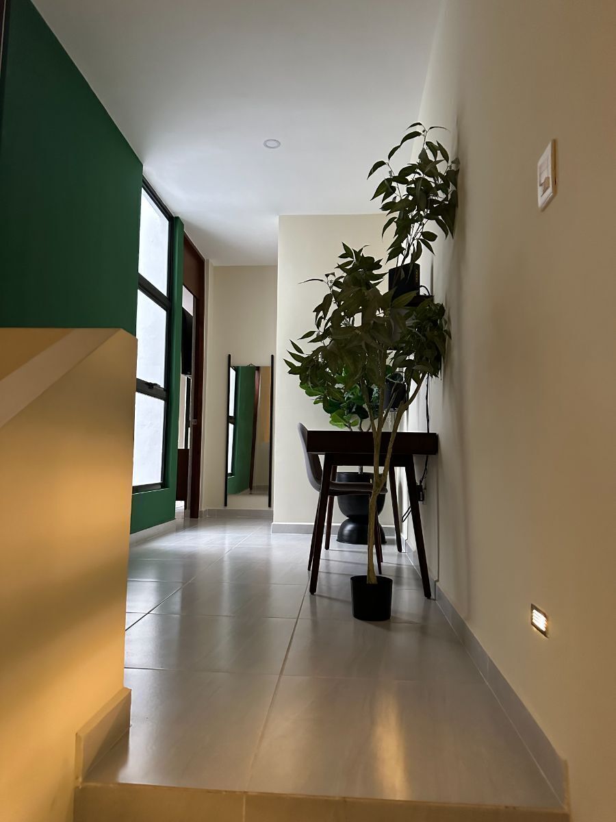 9 of 16: Pasillo Distribuidor