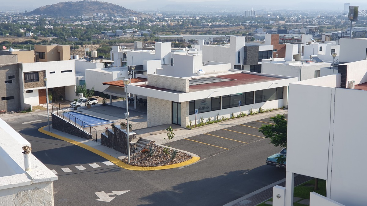 4 de 8: Salón de usos múltiples, alberca, palapa, est. visitas