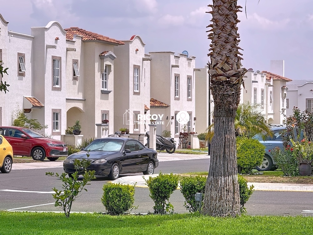 2 of 34: Condominio