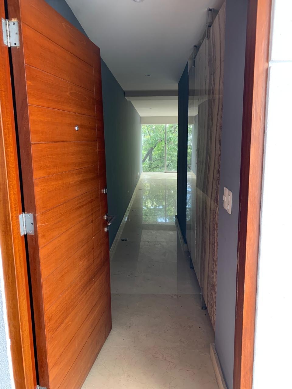 12 de 44: Entrada principal