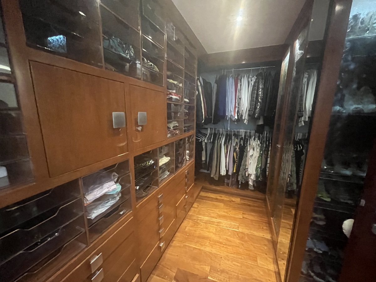 25 de 44: Walking clóset