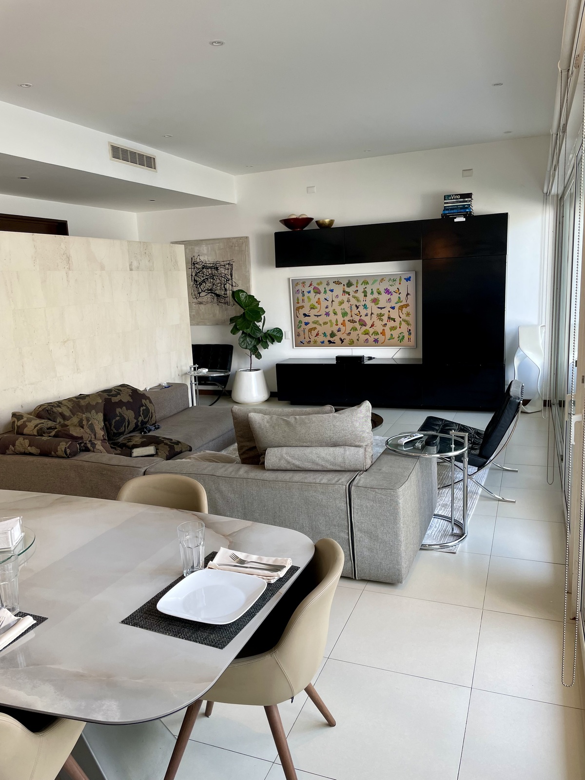 5 of 21: Sala