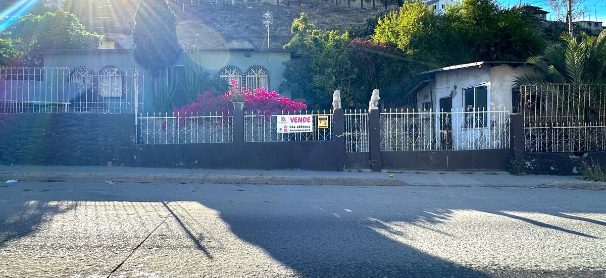 1 de 5: fachada y frente del terrno
