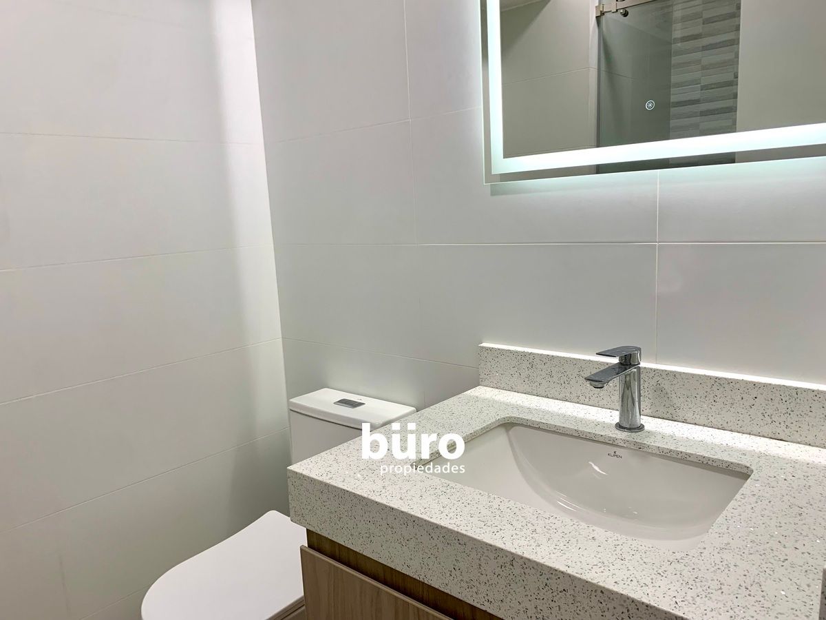 7 de 16: Baño Secundario