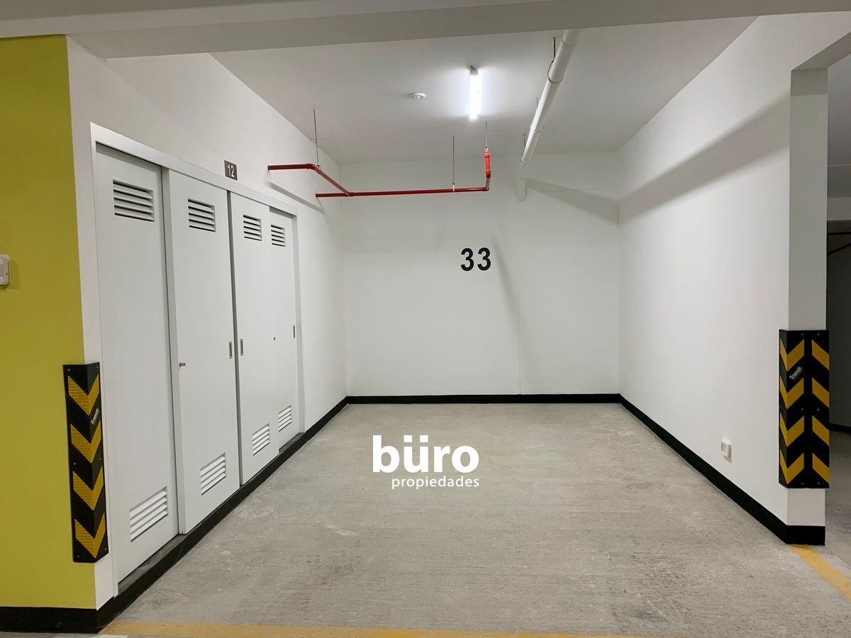 12 de 16: Amplio estacionamiento