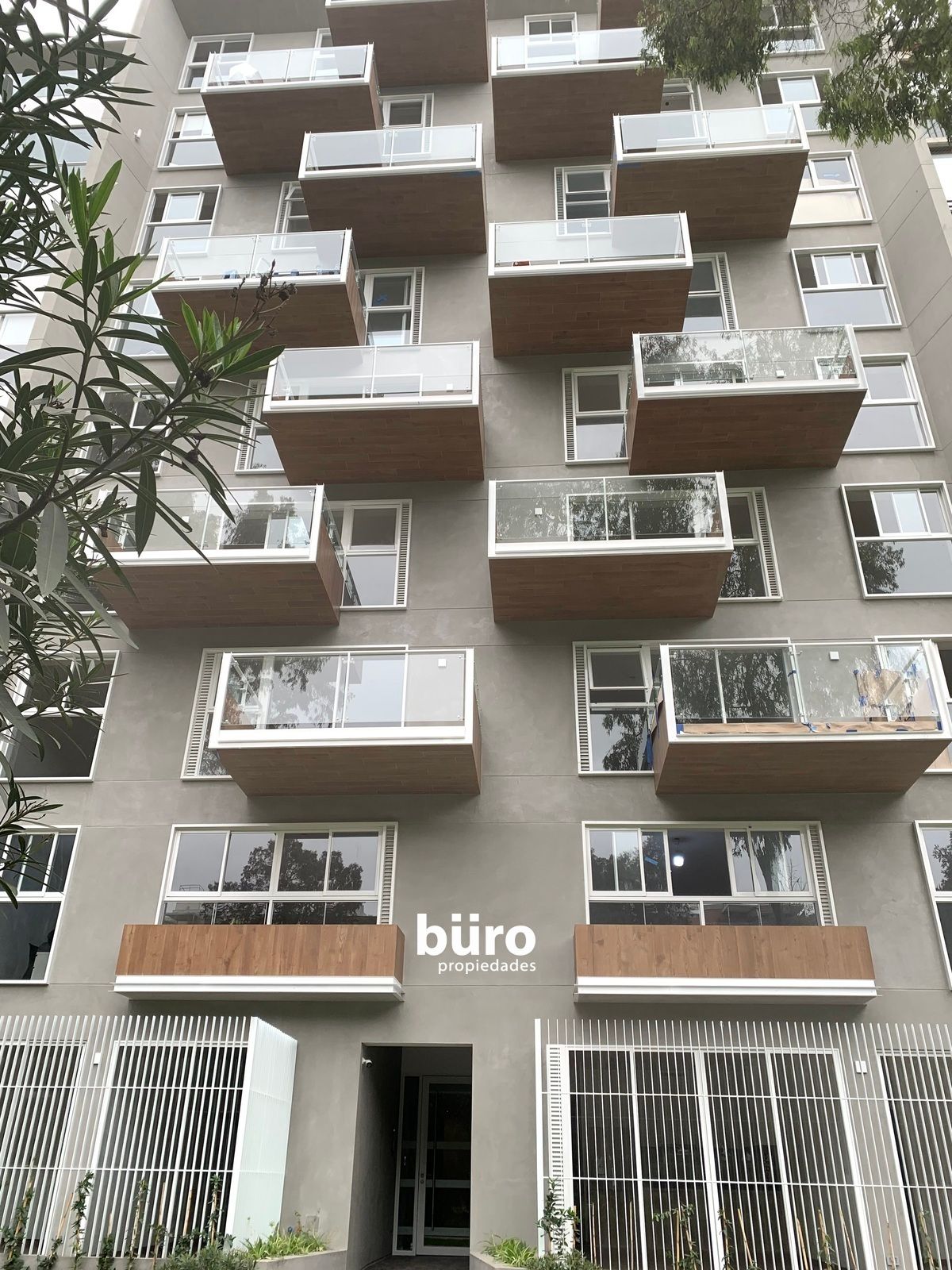 14 de 16: Fachada acceso a parque privado