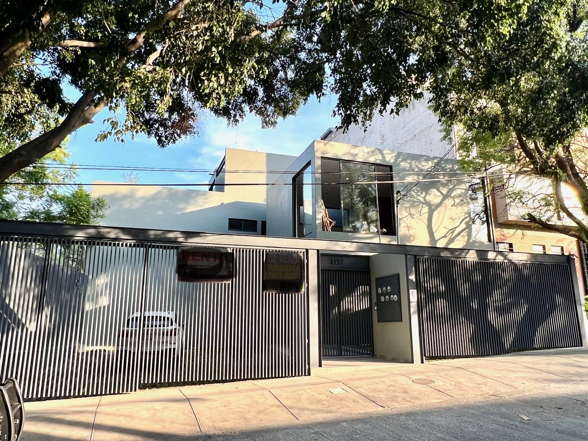 1 de 31: Fachada Townhouse