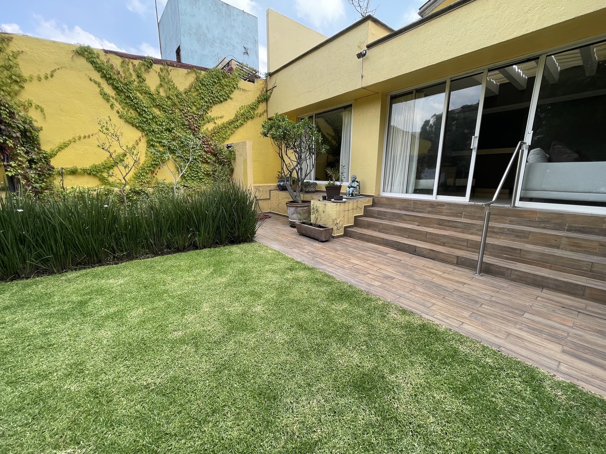 Casa en Venta en Lomas De Jazmin con 3 Recámaras, 3 Baños y 410 Metros Cuadrados
