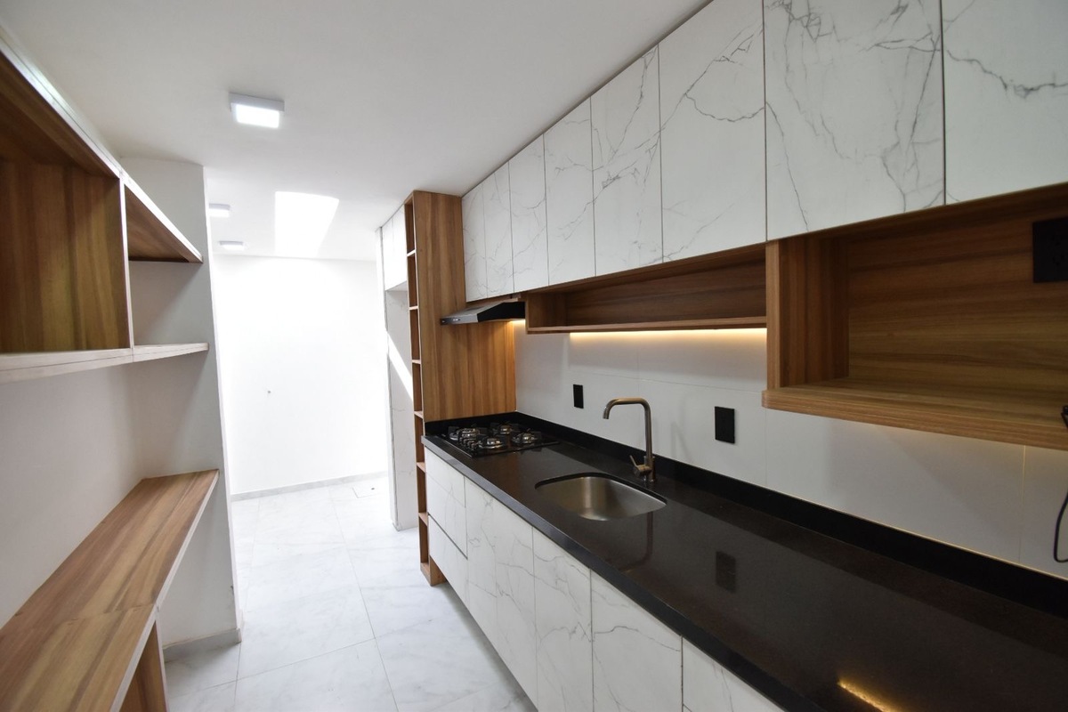 6 of 29: iluminación con luz led en la cocina