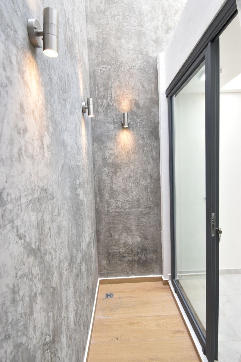 12 of 29: muro decorativo con cemento pulido