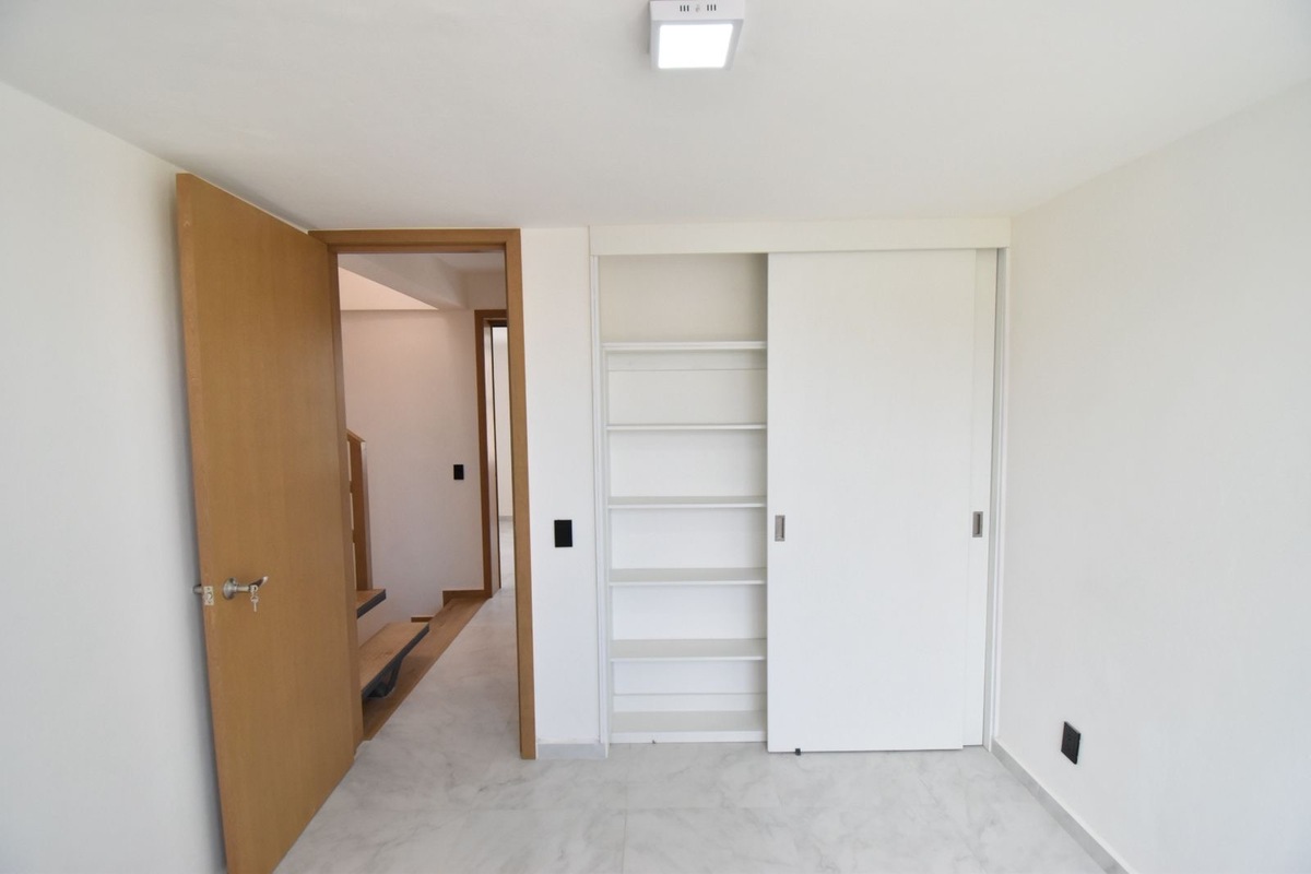 14 of 29: Recamara 2 con closet (cama matrionial)