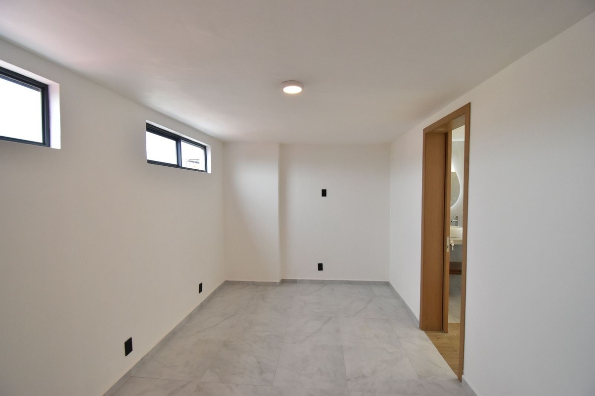 21 of 29: Recámara master cuenta con baño y espacio para vestidor