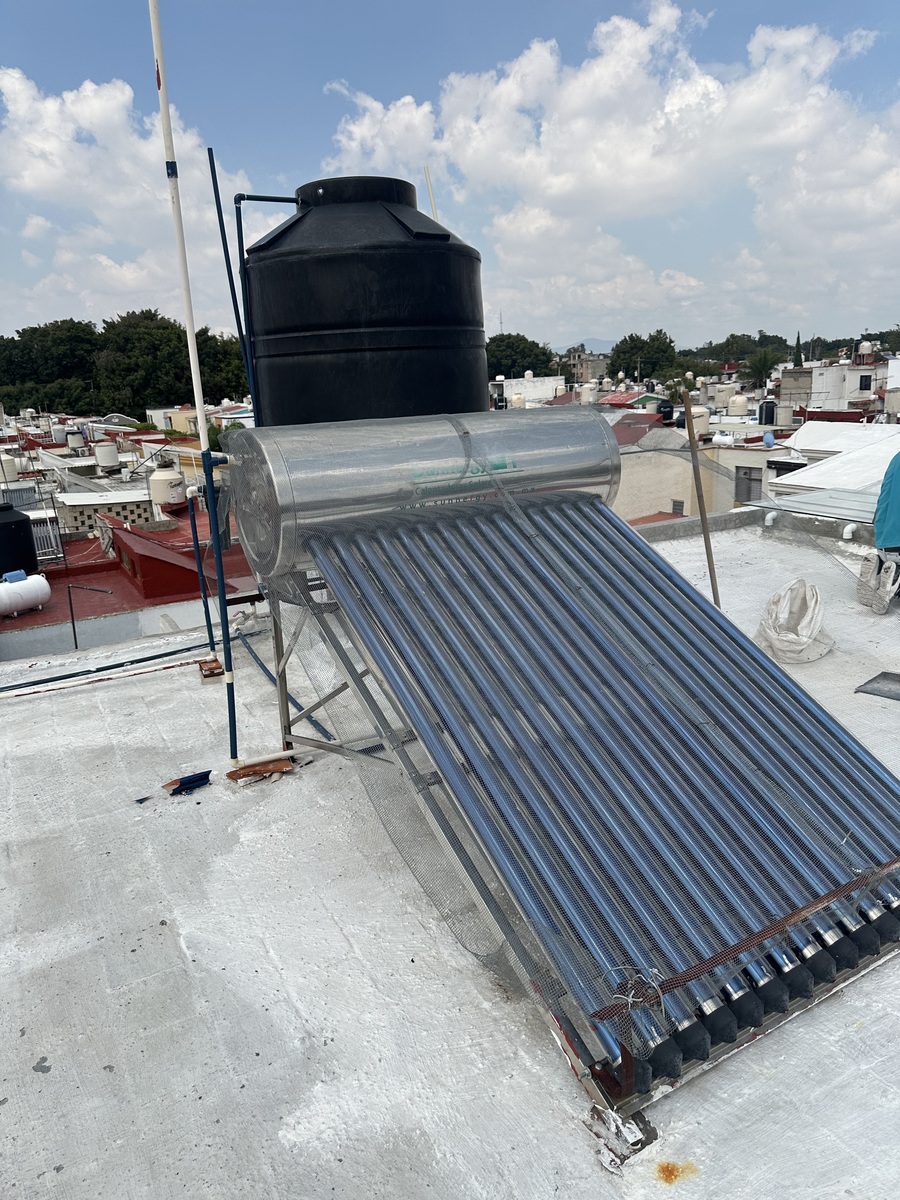 28 of 29: Panel solar y tinaco