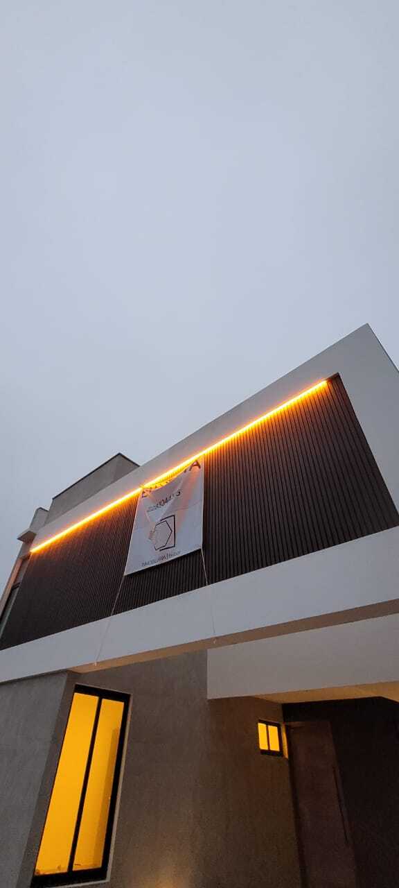 1 of 15: FACHADA PRINCIPAL CON LUZ LED