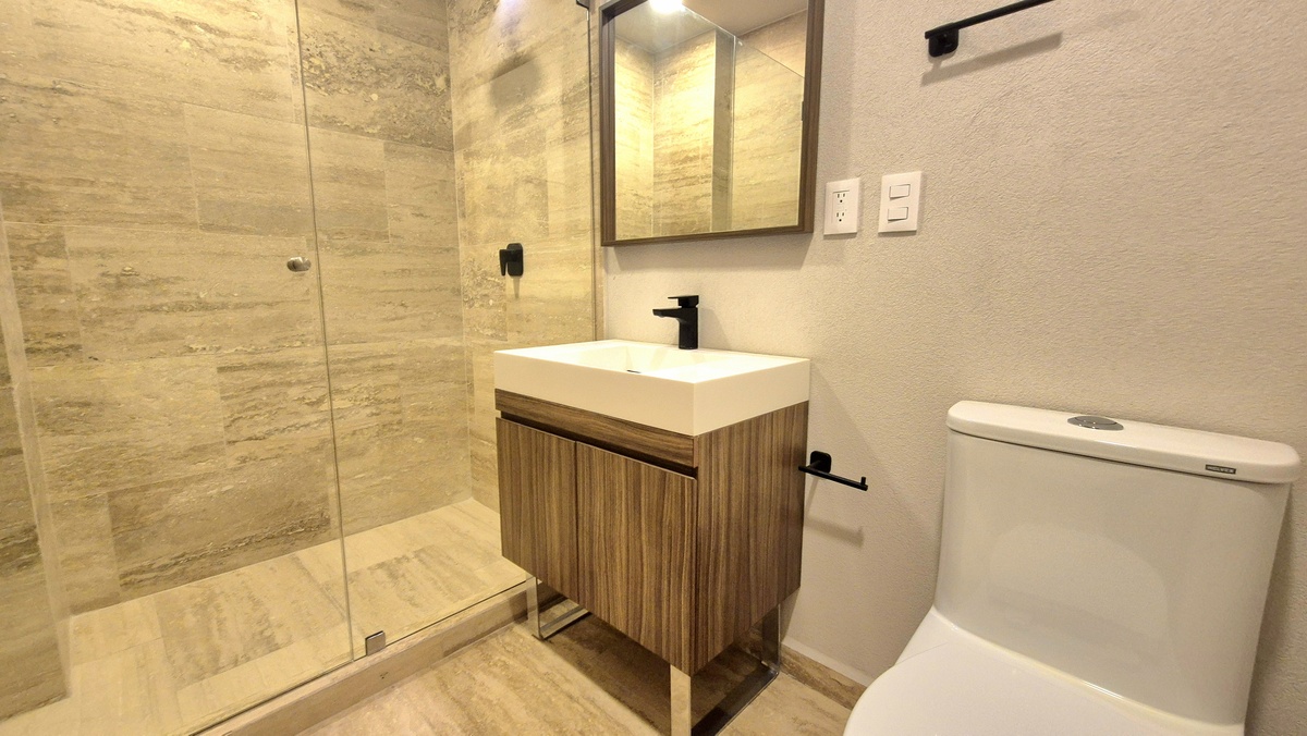 9 of 13: baño secundario