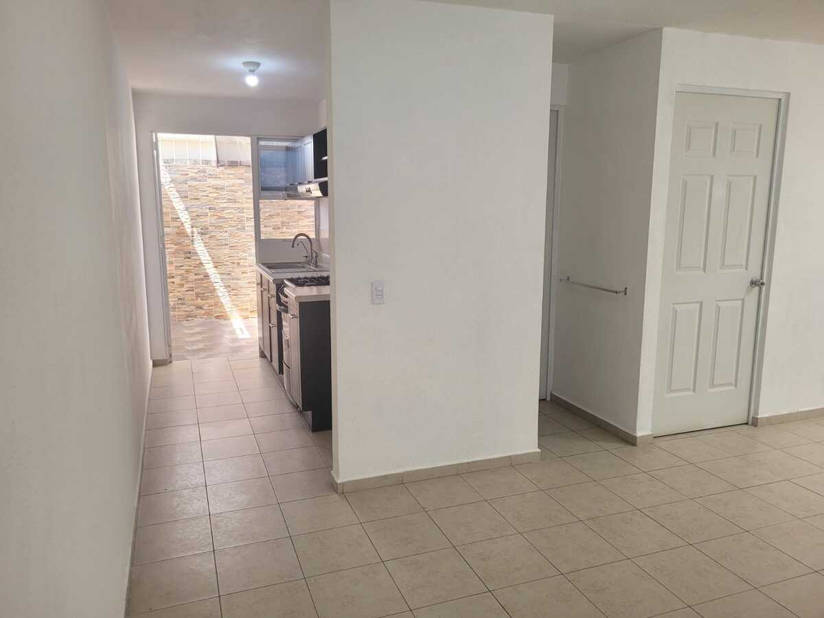 2 de 18: Cocina/salida al patio