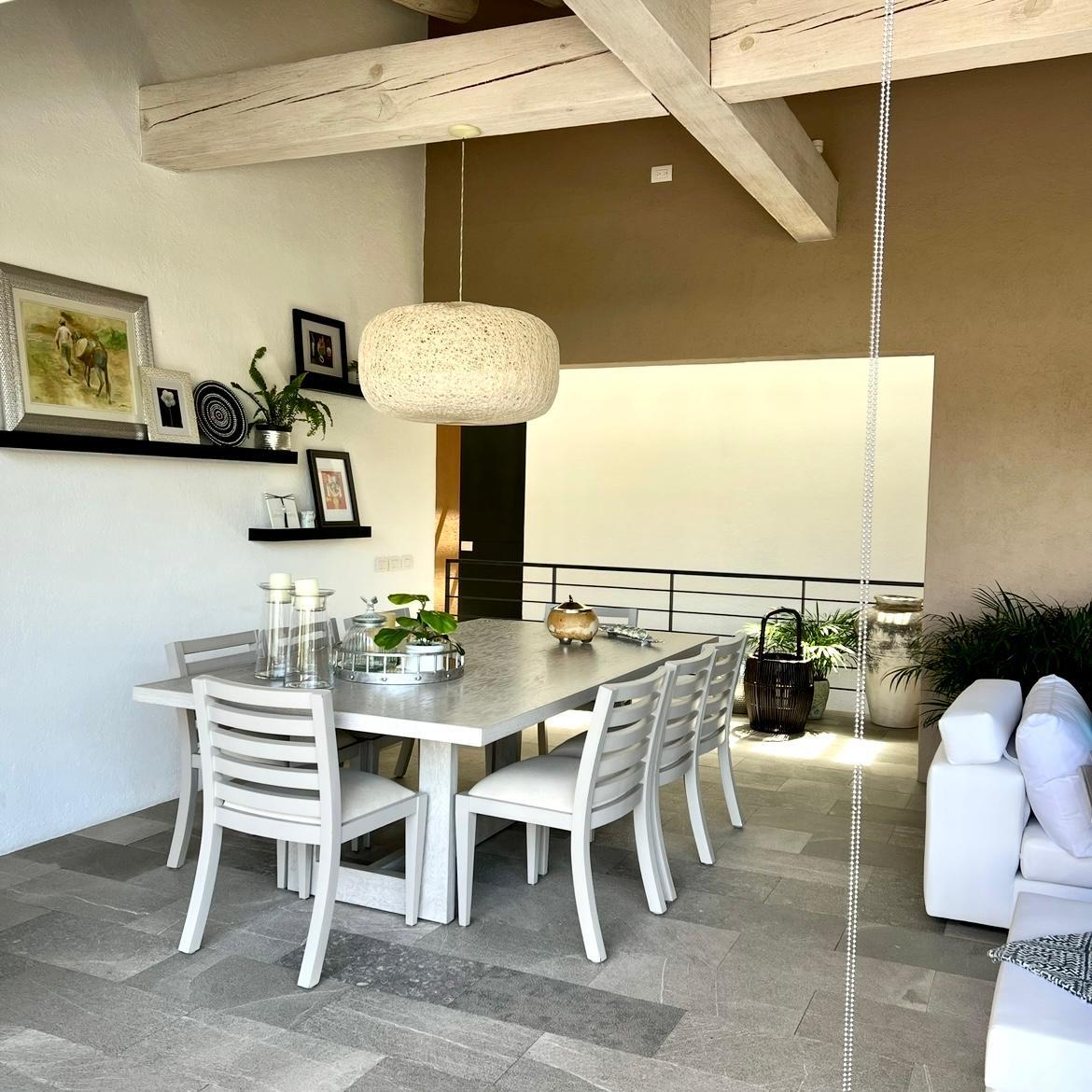 5 of 17: Comedor con amplio espacio
