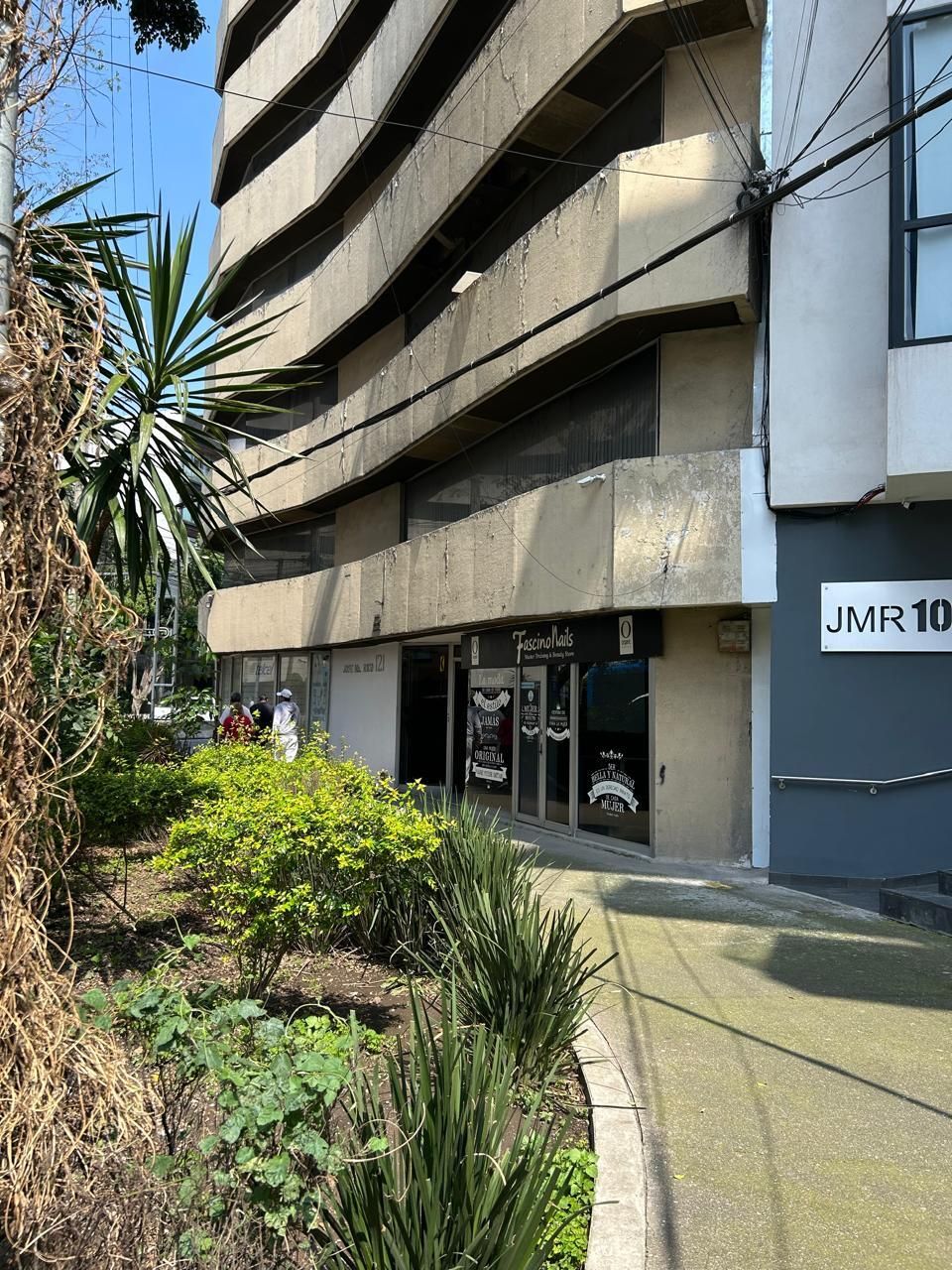 3 de 18: Edificio sobre eje 8