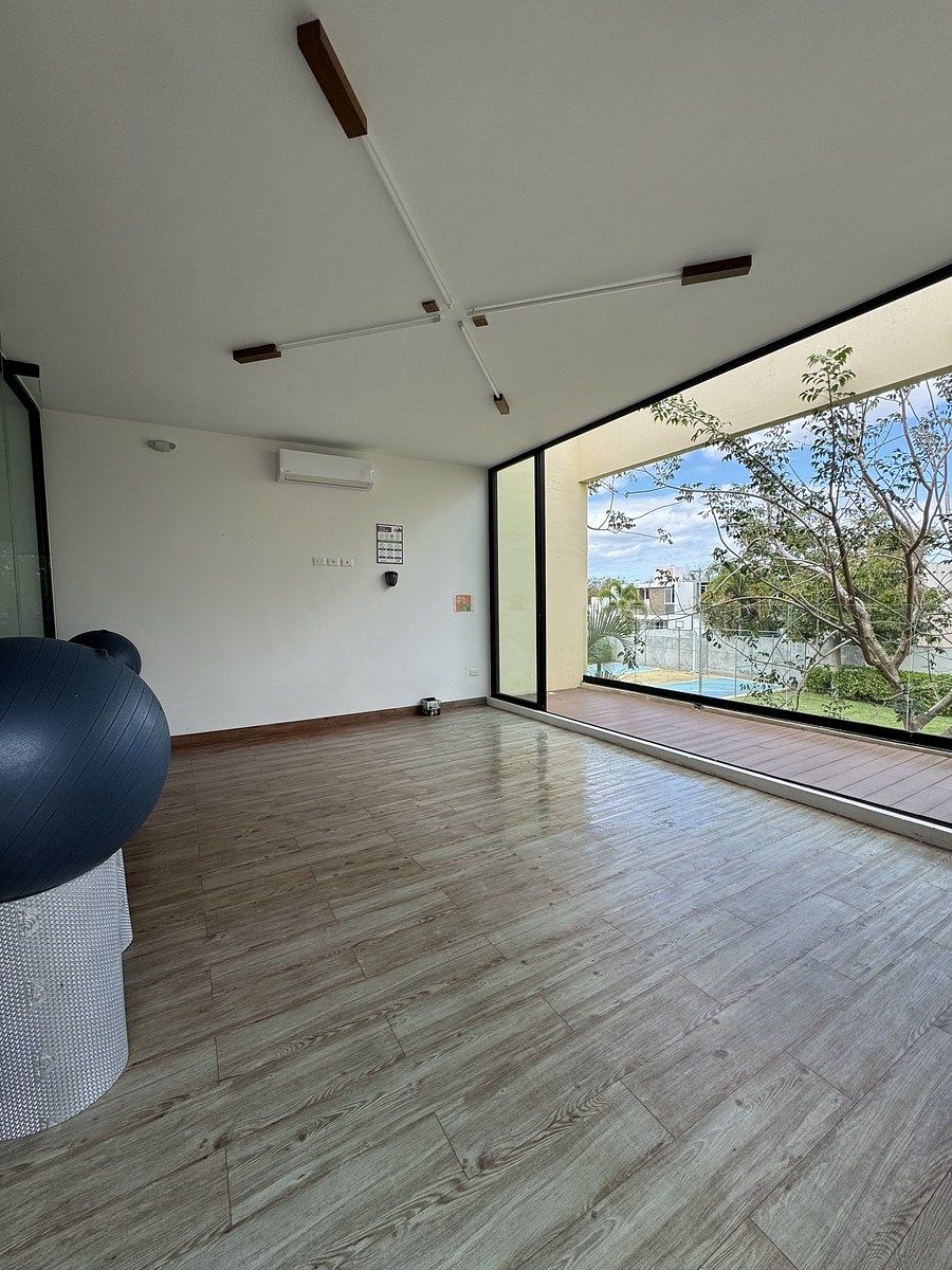 27 de 37: Salon de Yoga y usos multiples