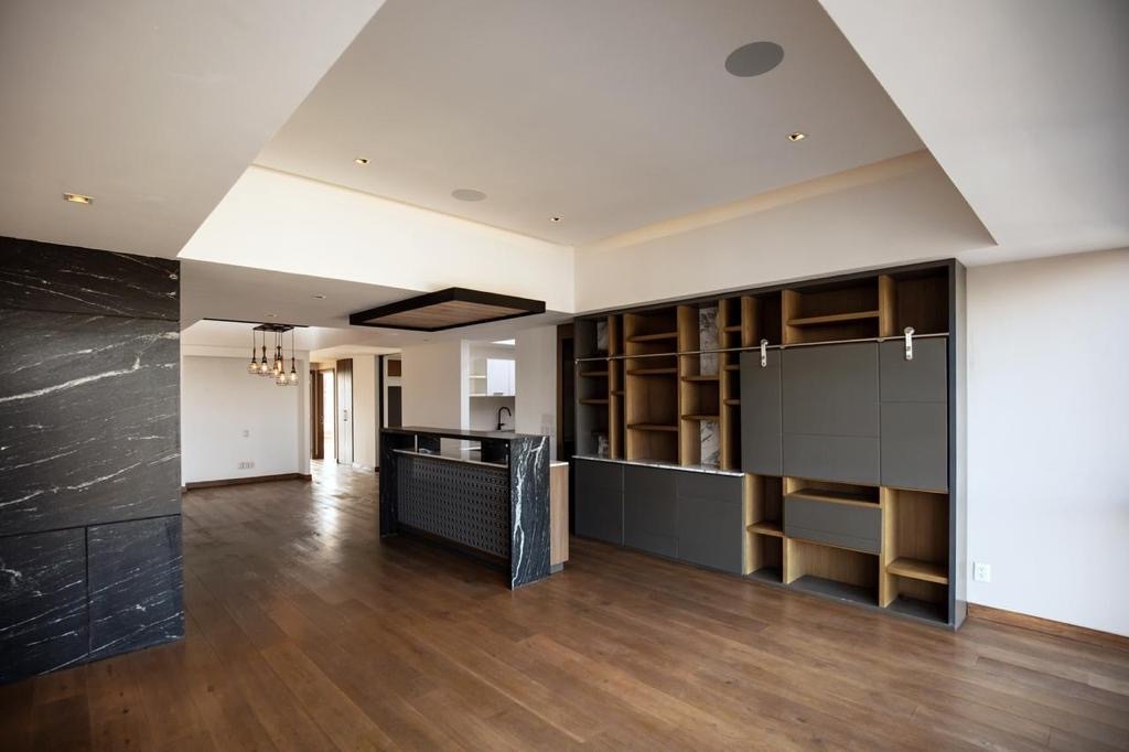 1 of 12: Sala