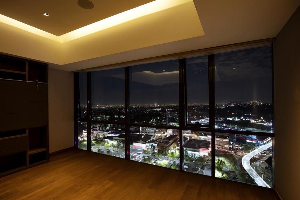 2 of 12: Vista sala