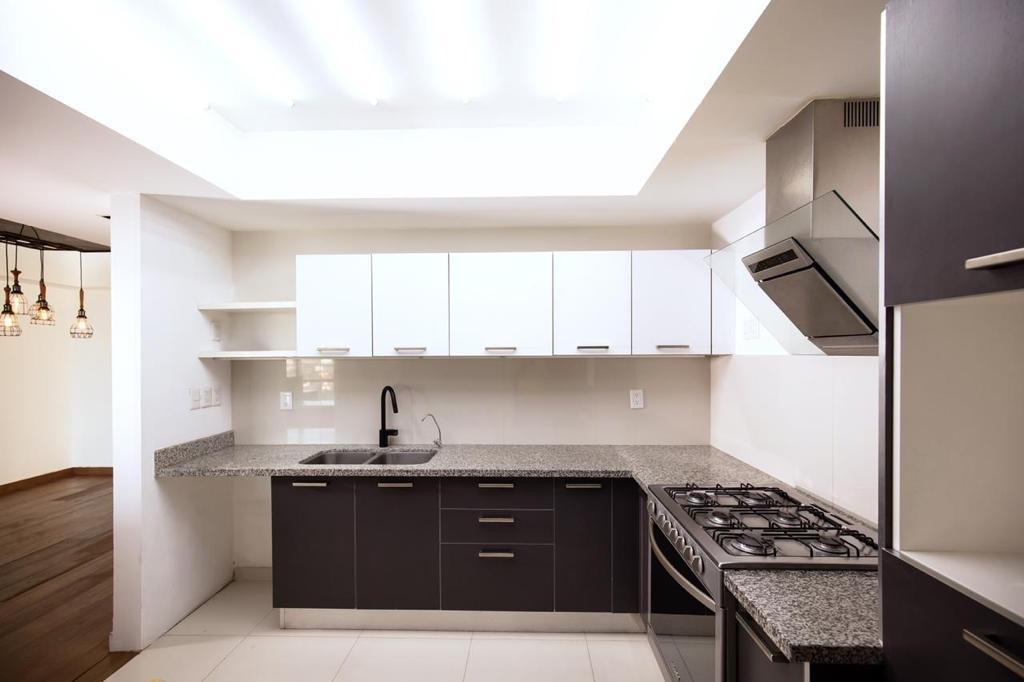 5 of 12: Cocina