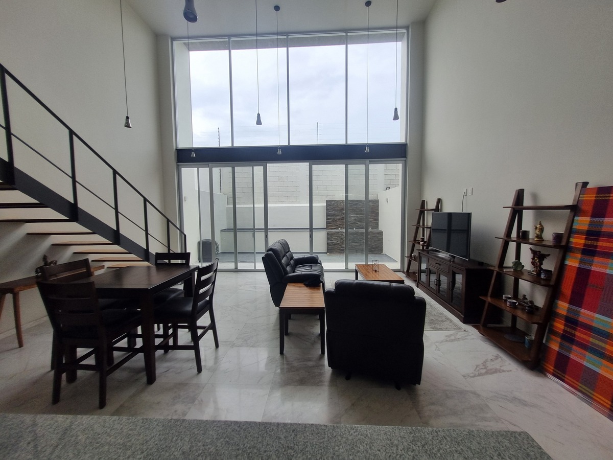 4 de 20: Sala-Comedor con doble altura