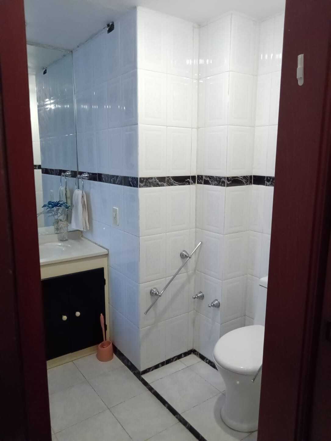 3 de 18: BAÑO RECAMARA PRINCIPAL