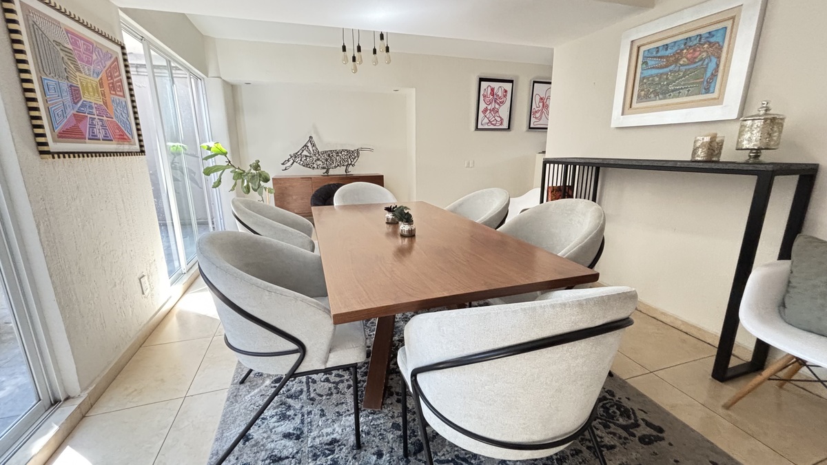 3 of 10: Comedor