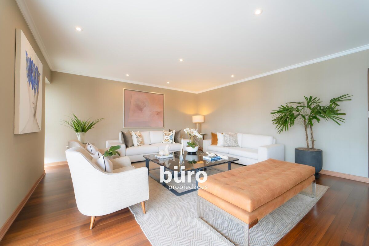 2 de 25: Amplia Sala