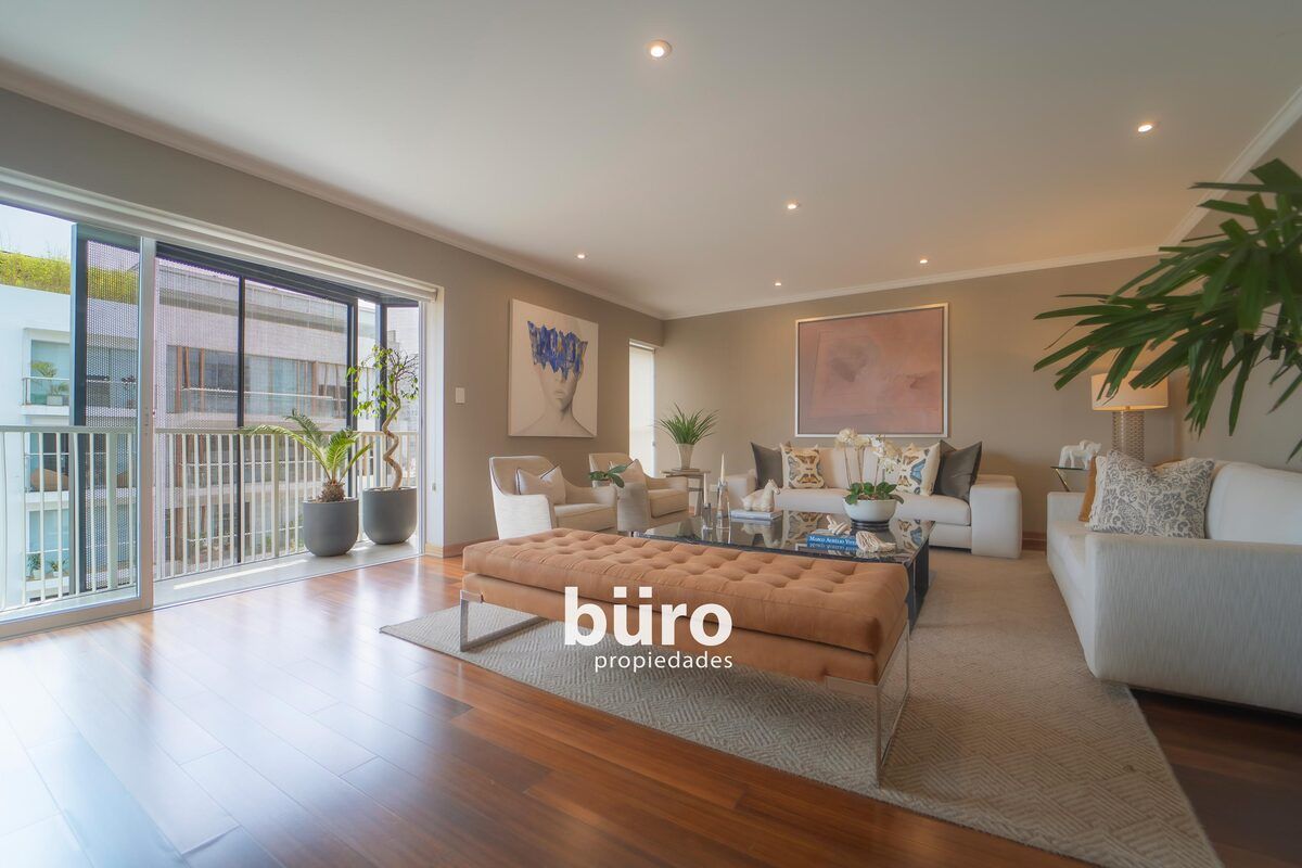 1 de 25: Sala integrada con balcón tipo terracita