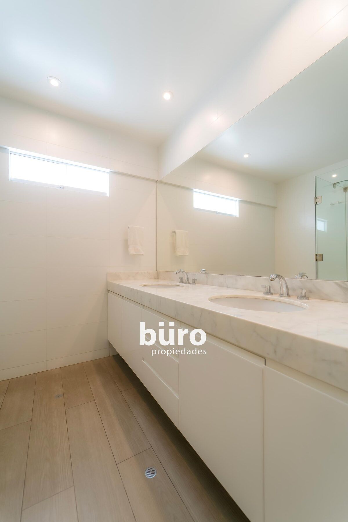 12 de 25: Baño Dormitorio Principal