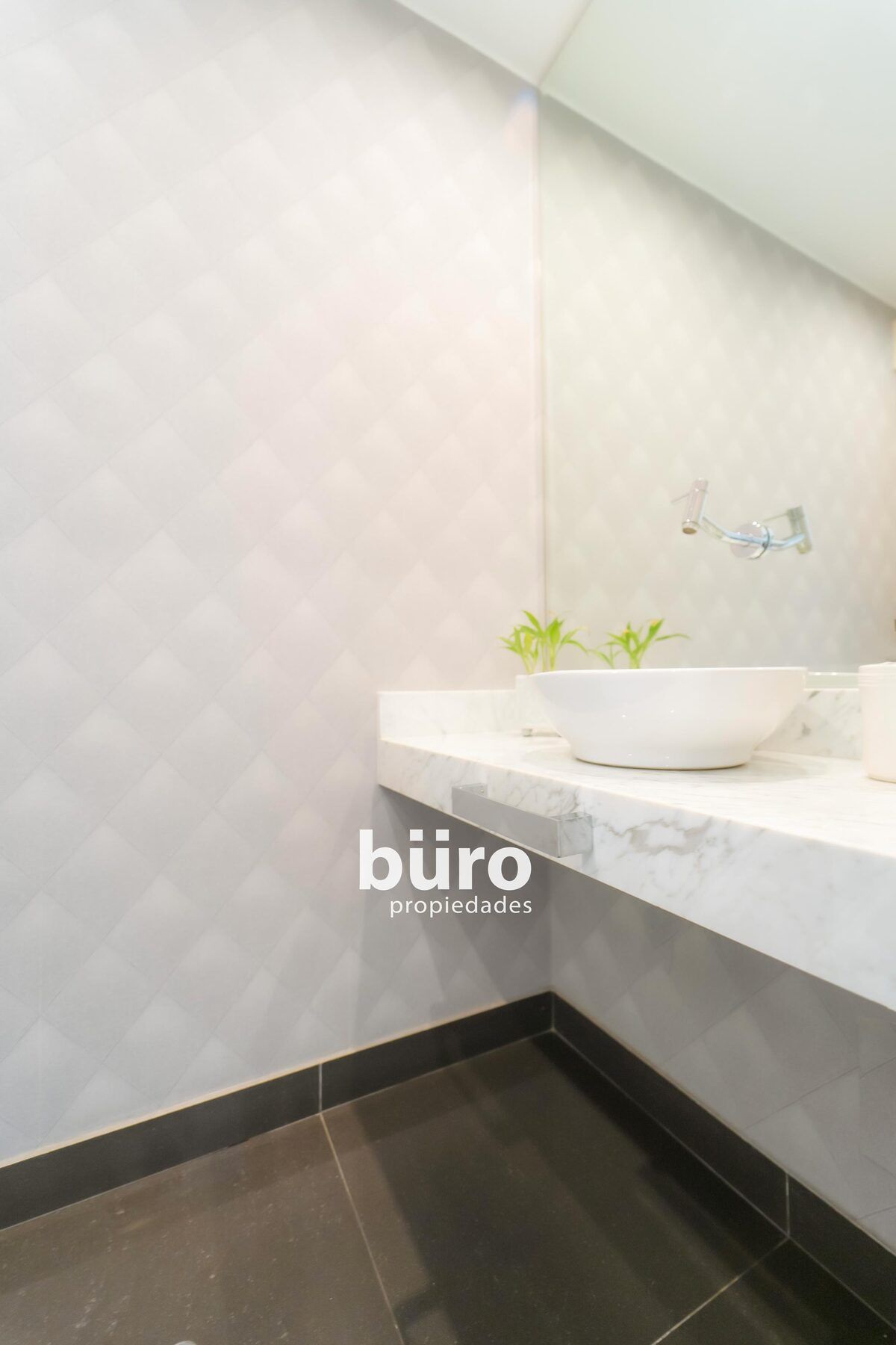 18 de 25: Baño de Visitas